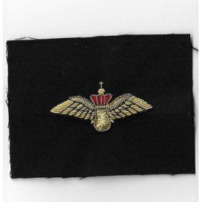 Flyvevbnet : rmemrke i guldbroderi