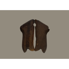 08 Grips in walnut tree