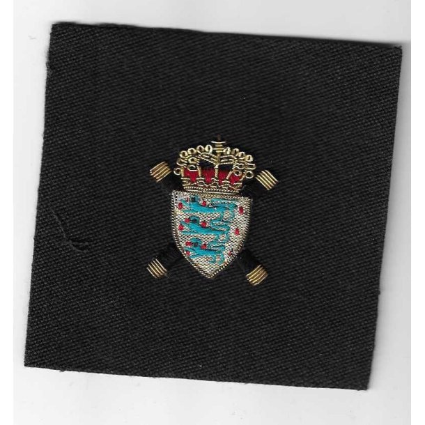 Forsvarschefens mrke i guldbroderi