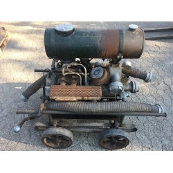 Antik brandpumpe med DKW F9 2 cyl. totakt motor