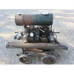 Antik brandpumpe med DKW F9 2 cyl. totakt motor