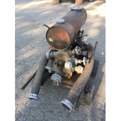 Antik brandpumpe med DKW F9 2 cyl. totakt motor