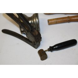 Old reloading tools f. shotgun cartridges 16 gauge
