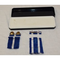 UN: Box with 2 bands and 2 band buckles