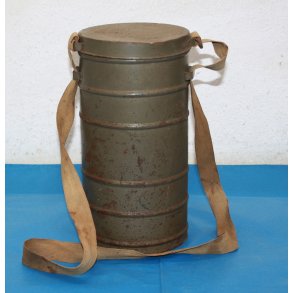 Container f. Denmark: gasmask model 1938 + 3 filter