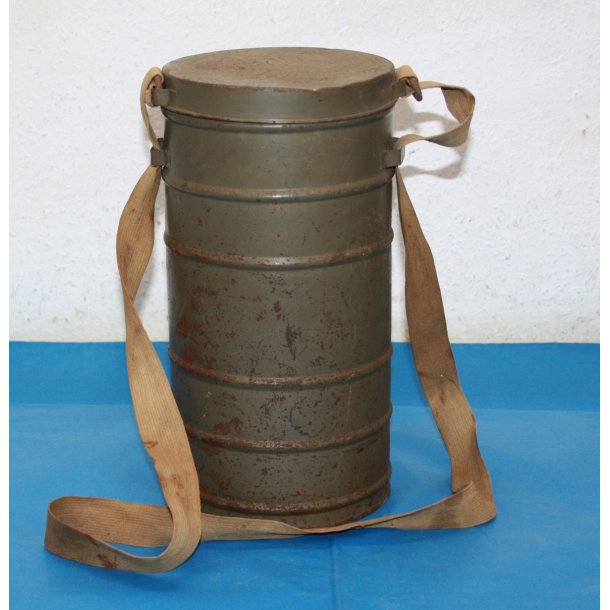 Container f. Denmark: gasmask model 1938 + 3 filter