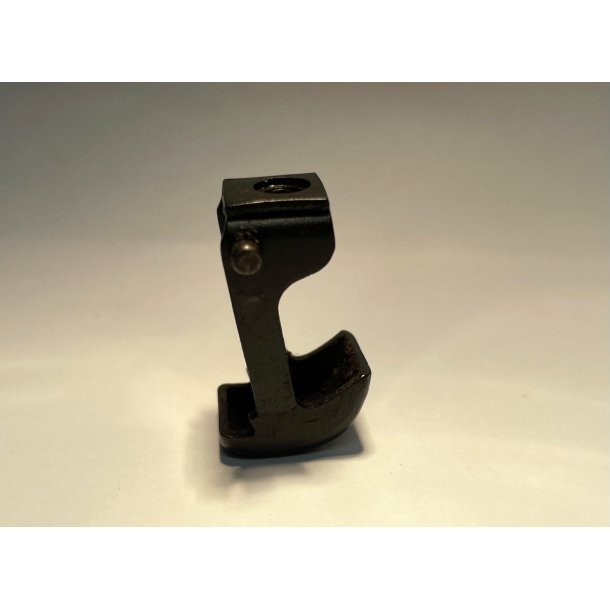 46 Retainer for magazine