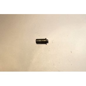 15 Retainer bolt