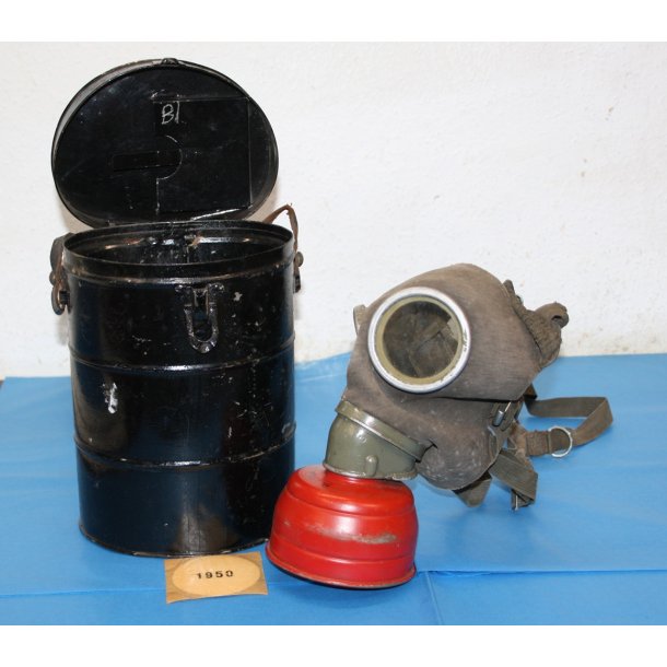 Dansk civilgasmaske 2. verdenskrig i sort metald�se