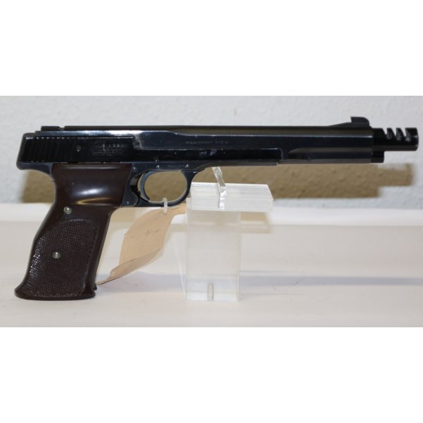 Smith &amp; Wesson M41-1 silhouette pistol