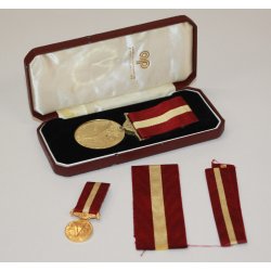 PEACE MEDAL - 1945 A TIME FOR PEACE