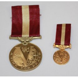 PEACE MEDAL - 1945 A TIME FOR PEACE