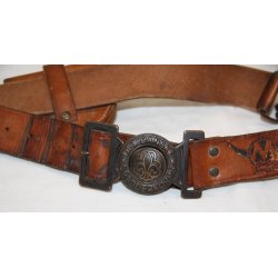 Det Danske Spejderkorps: Blte i brunt lder med spnde og taske