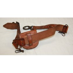 Det Danske Spejderkorps: Blte i brunt lder med spnde og taske