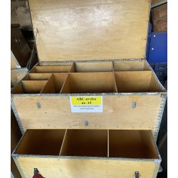 Plyfakasse med skuffe og rumindeling