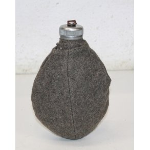 Sweden: field bottle model 39 with gray felt cover