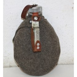 Sweden: field bottle model 39 with gray felt cover