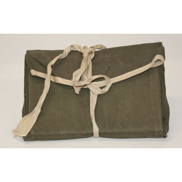 Field doctor: surgical instrument set "khaki roll"