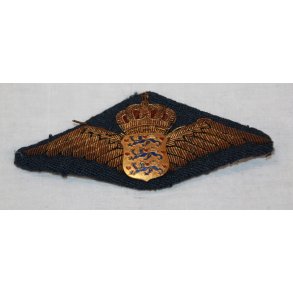 Flyvevbnet: flyvervinge, metalmrke med guldtrkkeri