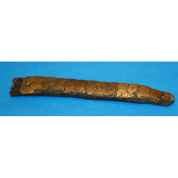 Et stykke hagerem fra en hjelm - 14 cm