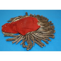 Epaulet aus ?