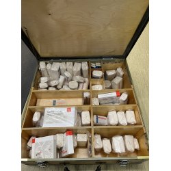 PLYFA KUFFERT - CF sanitetskuffert model 1966 med indhold