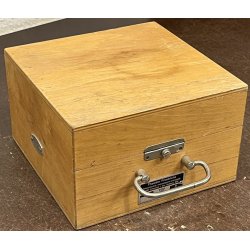 Meteorologisch Instrument (mbar) in Holzkiste