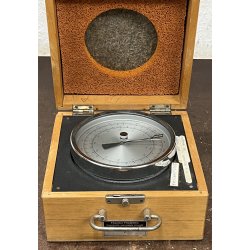 Meteorologisch Instrument (mbar) in Holzkiste