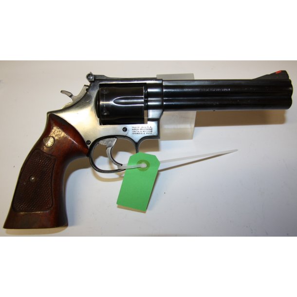 Smith &amp; Wesson model 586 revolver