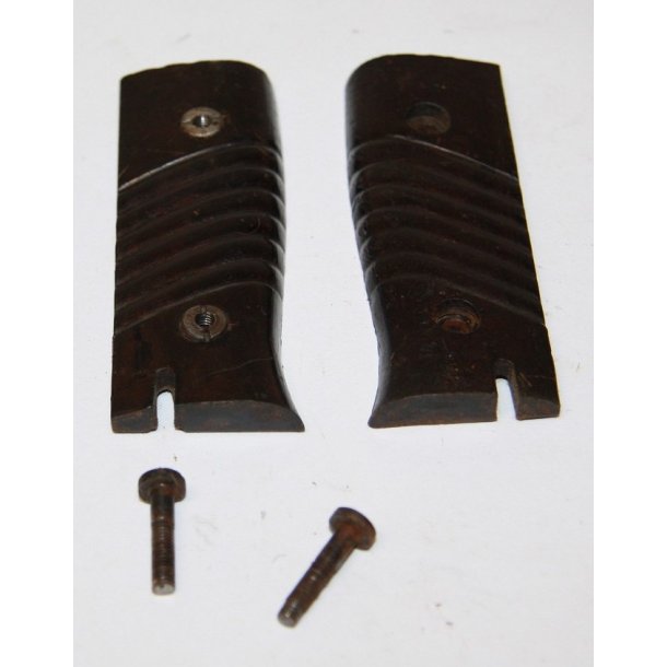 III. Reich : German bayonet model 84-98 : a set of bakelite grips
