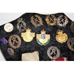 Schweden : Tafel mit 20 Stck. Schtzenabzeichen, pins und Medaillen (20)