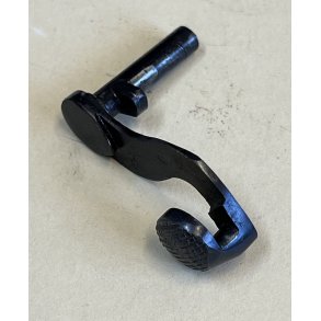 18 - Release button for magazine lift