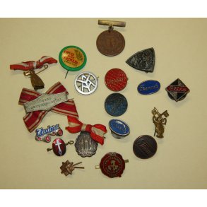 18 Stck verschieden Pins etc.