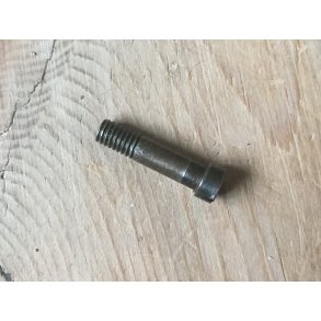 19 Middle screw, left side