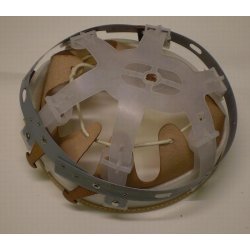 Innenleben f. deutsche Stahl- u. Feuerwehrhelme.