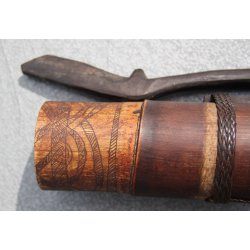 Afrika: K&ouml;cher f&uuml;r Pile zu Blasrohr