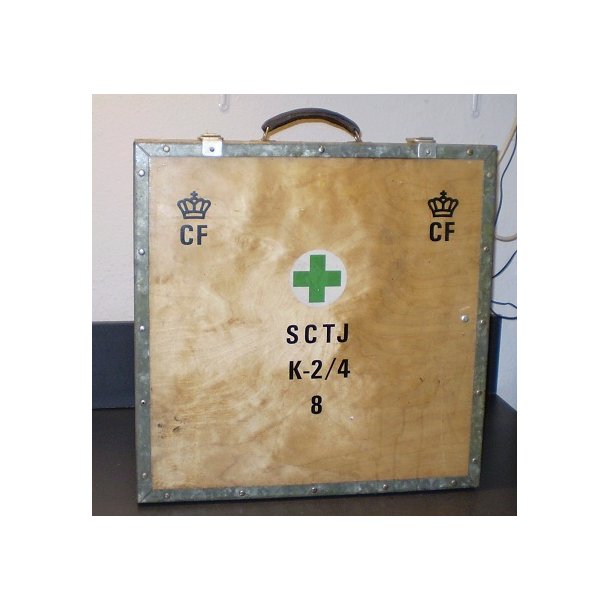 PLYFA KUFFERT - CF sanitetskuffert model 1966 med indhold