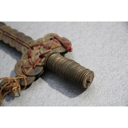 Kina: Schwert aus M&uuml;nzen
