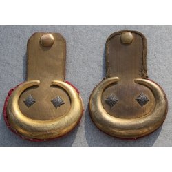 2 epaulettes with 2 stars